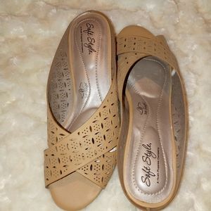 Elida Soft Style Hush Puppies Wedge Sz 8M